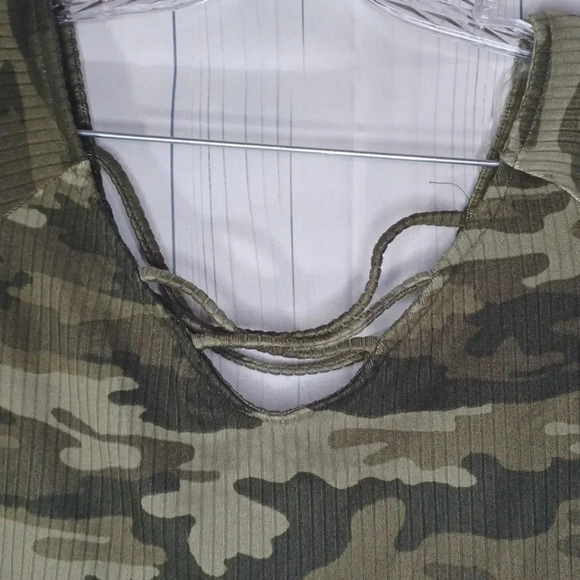 Derek Heart Cropped camo long sleeve  shirt NWT - Picture 7 of 7